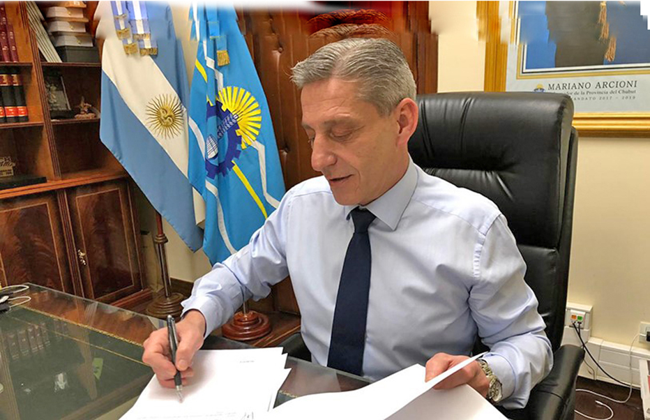 Los tres nuevos permisos de pesca ya estarían en el despacho de Arcioni