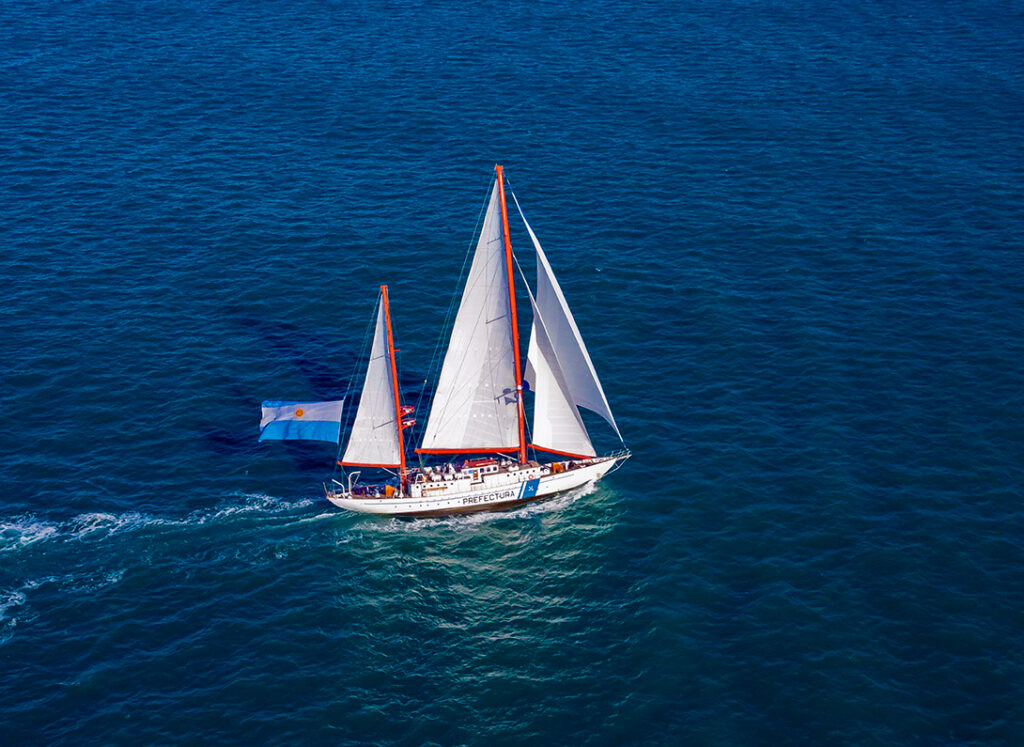 Campaña de investigación a bordo del Motovelero Houssay en la costa atlántica