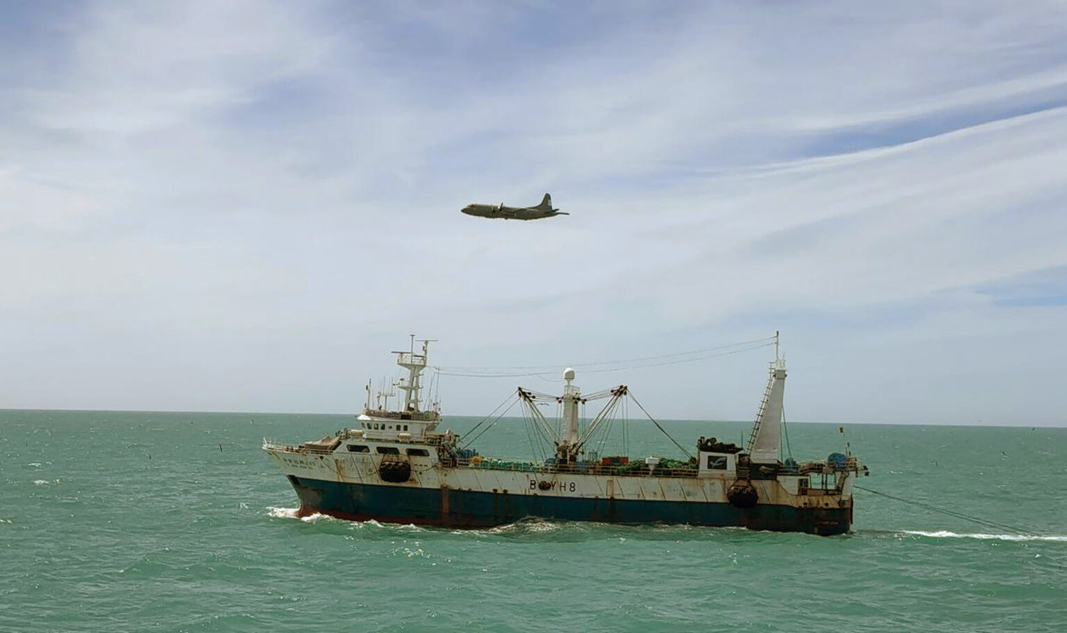 “Mare Nostrum V”: La Armada monitoreó pesqueros extranjeros al borde de la ZEEA