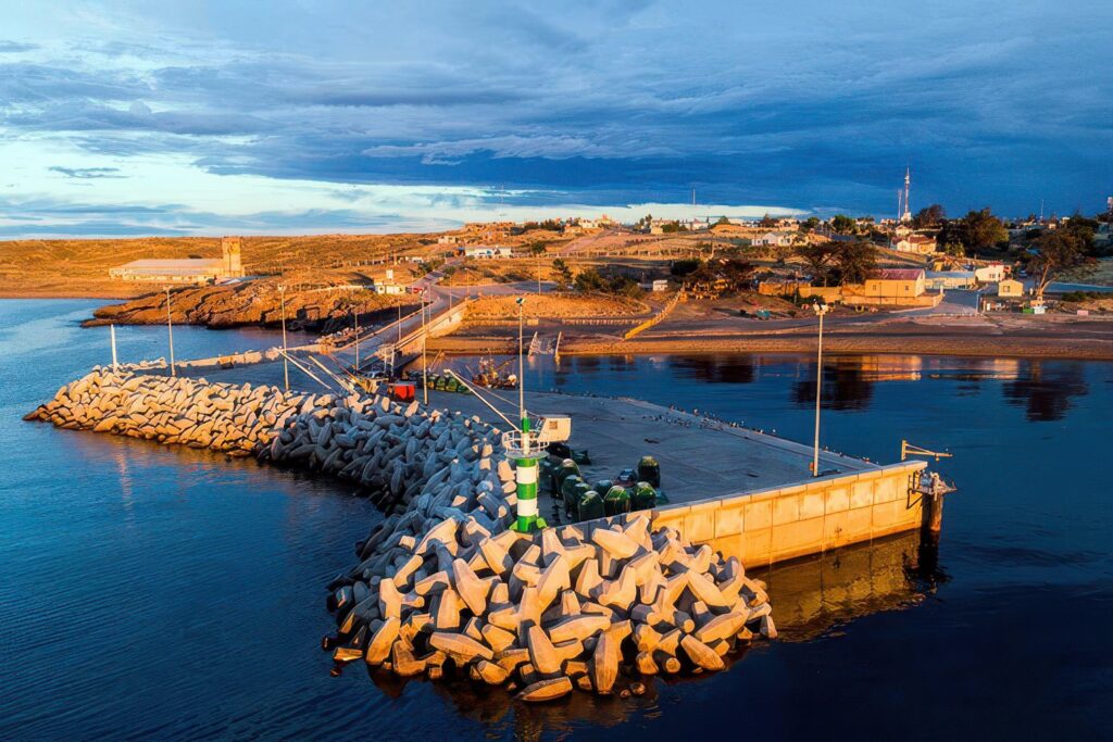 Pescadores artesanales gestionan readecuación normativa para operar en Camarones