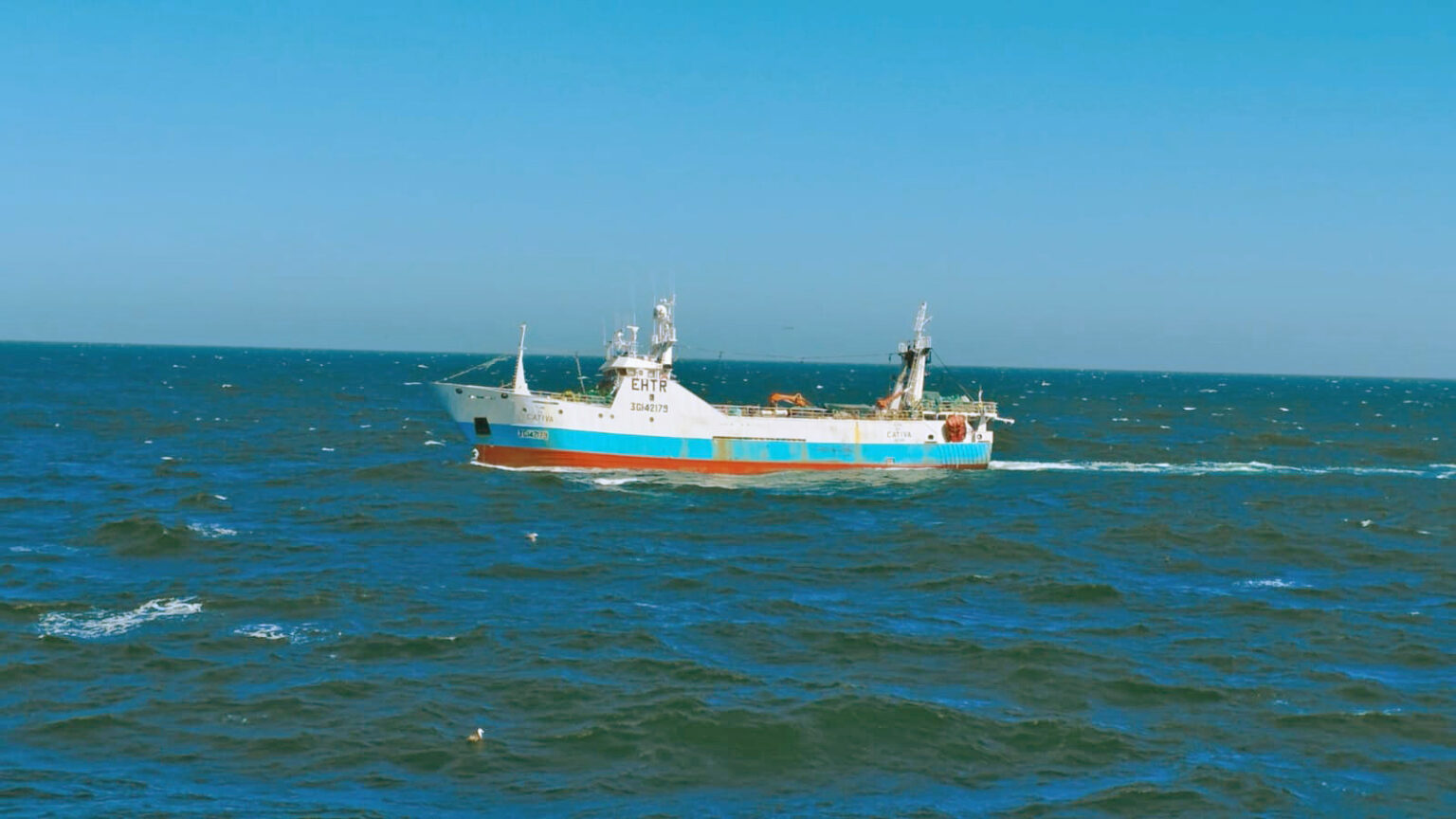 Pesquero español fue hallado pescando ilegalmente en aguas argentinas