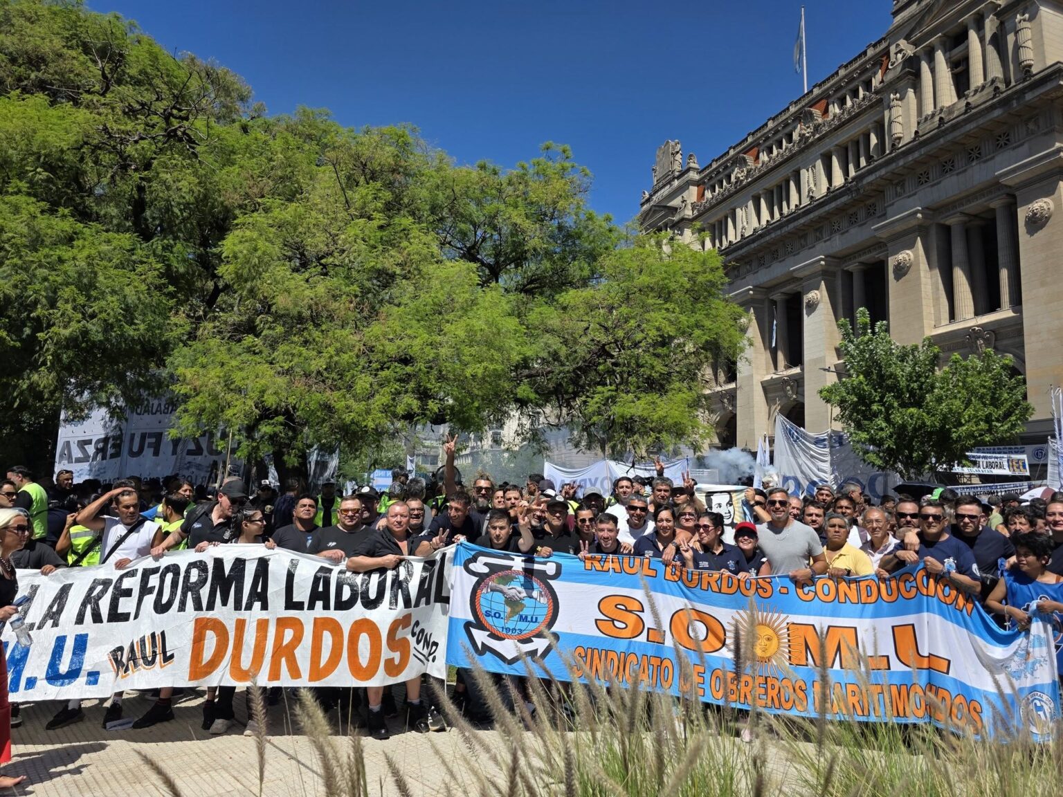 La CGT marchó a Tribunales para judicializar la ‘Reforma Laboral’