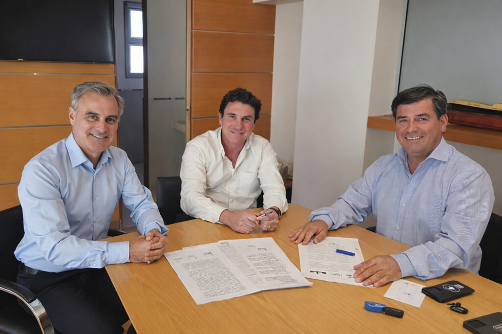 Capitanes y CAPIP firmaron acuerdo para la flota langostinera hasta 2030