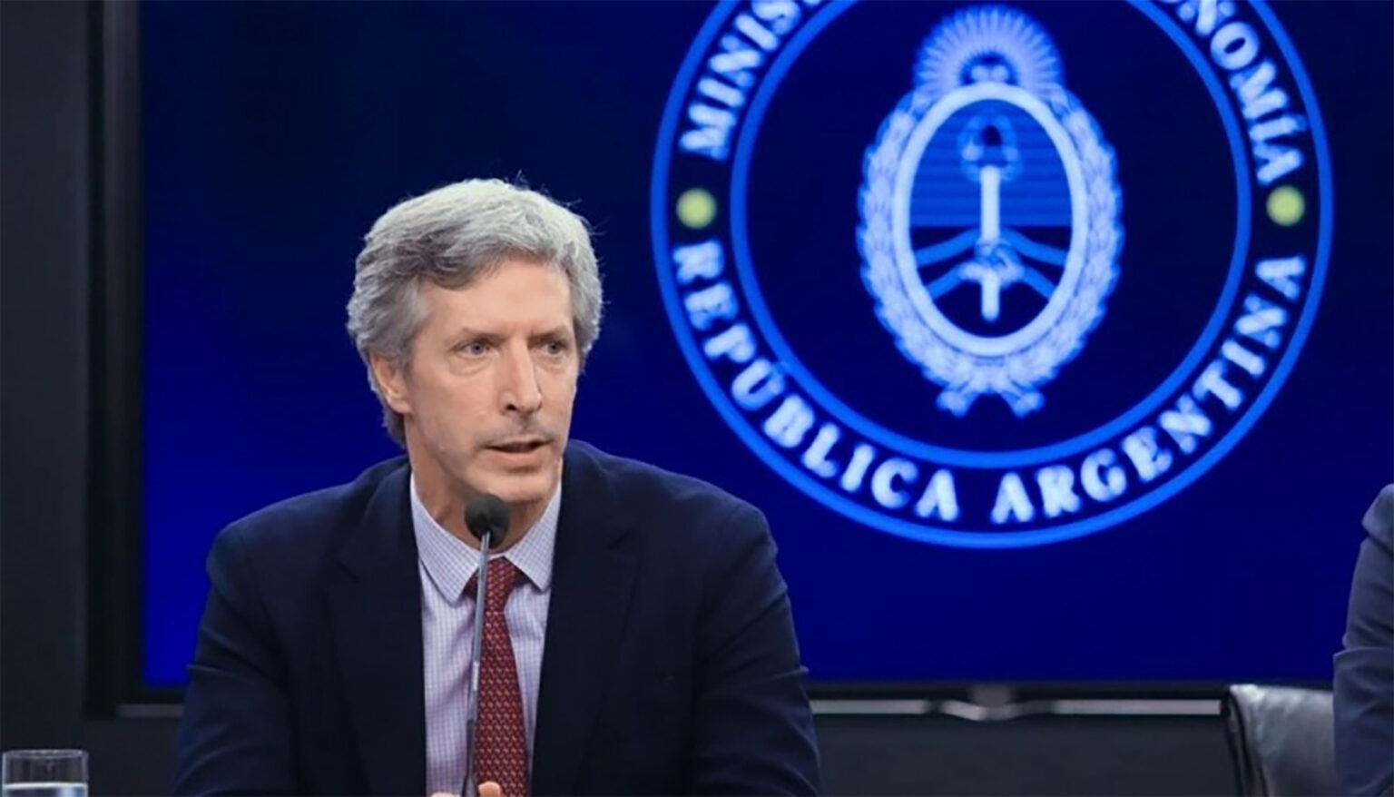 El Banco Central afirmó que no prevé remover el cepo para las empresas