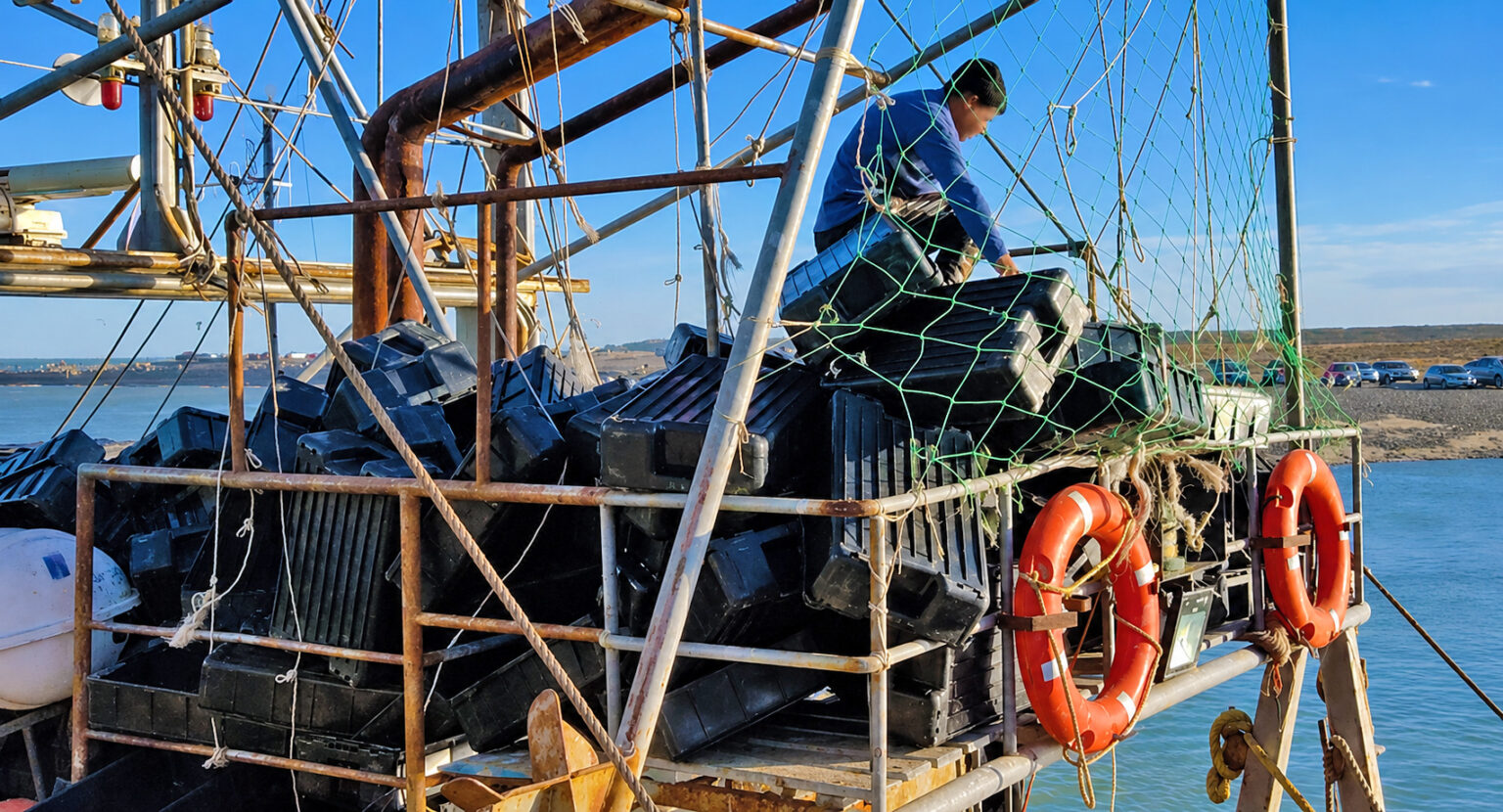 Al levantar un cajón de pescado sintió un “tirón” y lo indemnizaron con una cifra millonaria