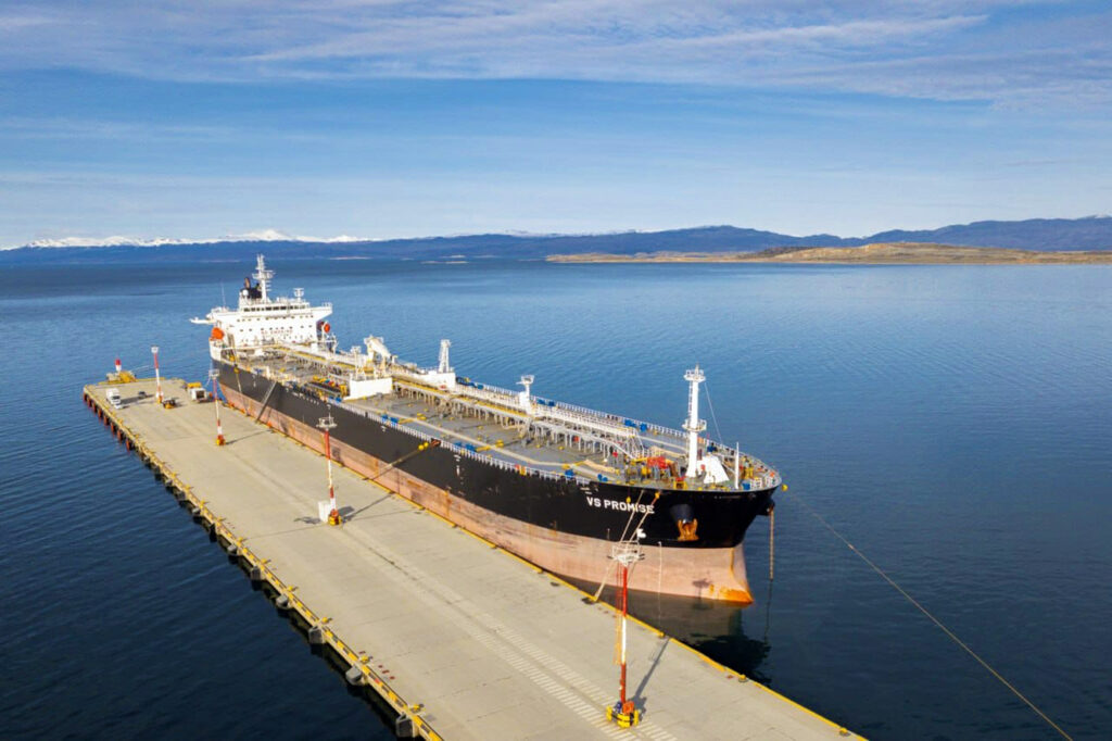 Tierra del Fuego cuestionó a Nación por autorizar amarre a petrolero británico en Ushuaia