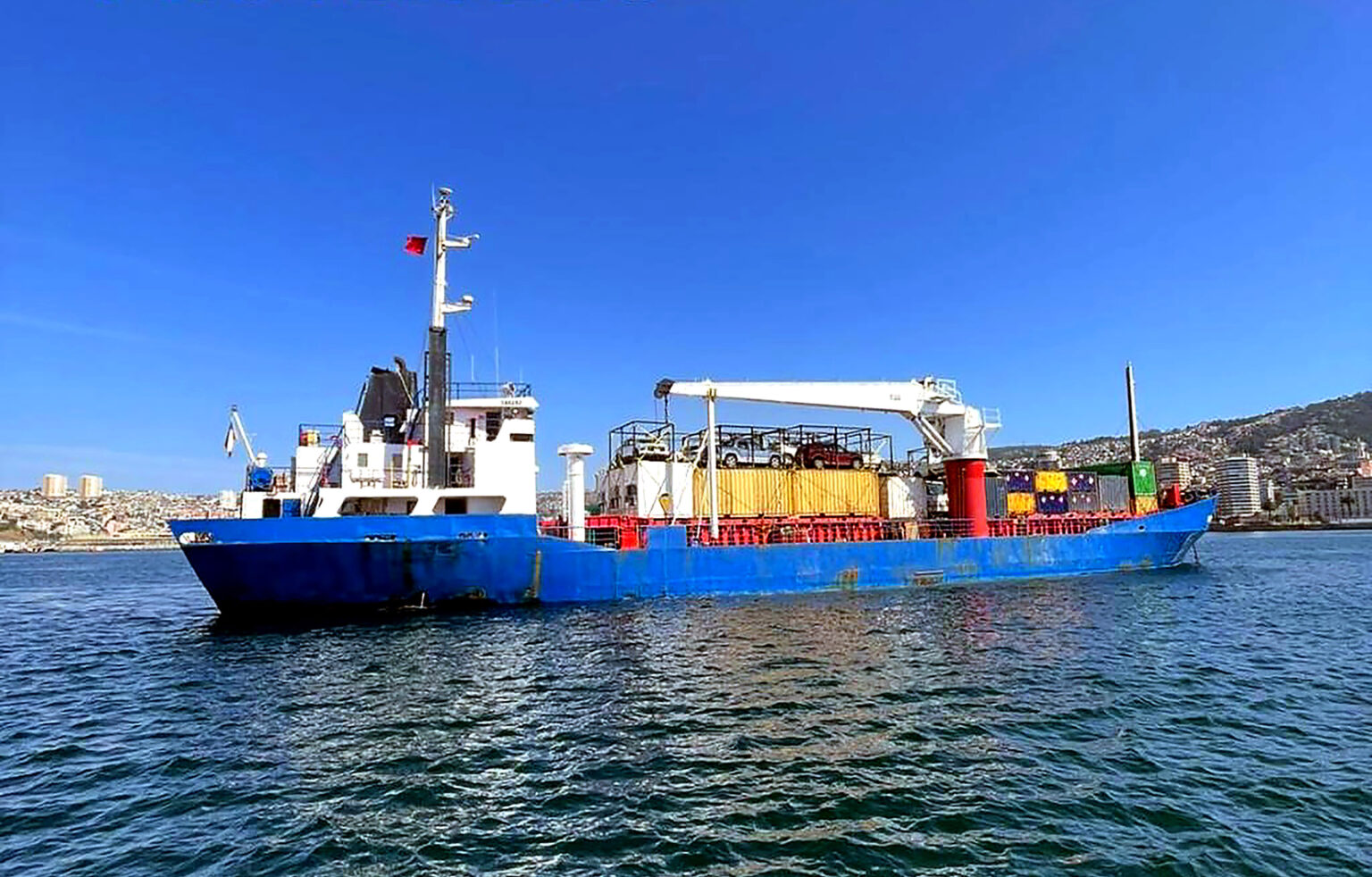 Confirman que el barco que unirá Punta Arenas con Malvinas usará bandera chilena