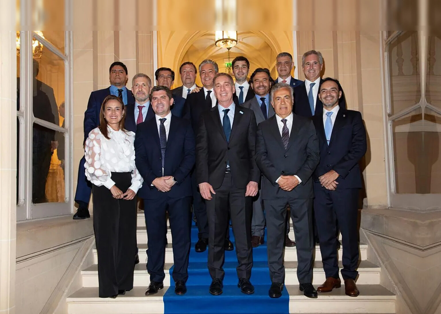 Gobernadores tejen en París vínculos políticos, inversiones y agenda con foco en 2027