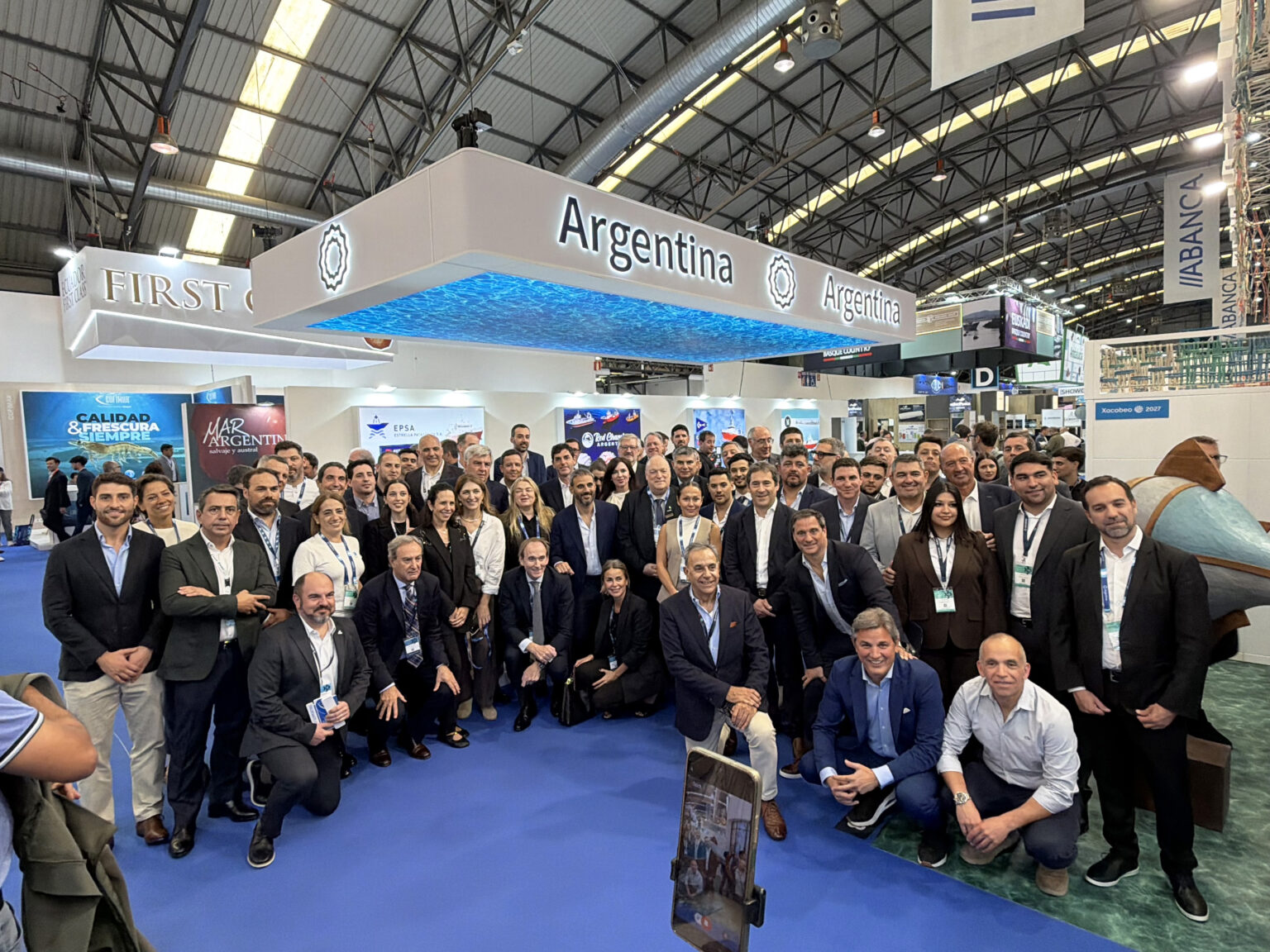 La cuotificación de langostino dominó la agenda argentina en la Feria de Vigo